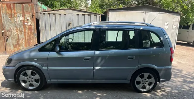 Opel Zafira 2006 · 2.2 AT