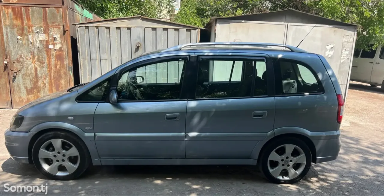 Opel Zafira 2006 · 2.2 AT