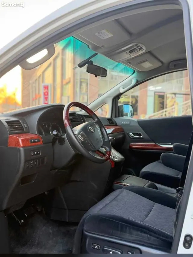 Toyota Alphard 2014 · 3.5 AT