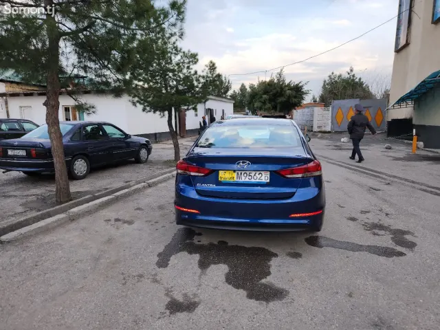 Hyundai Elantra 2017 · 2.0 AT