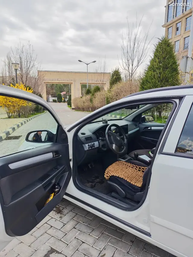 Opel Astra H 2007 · 1.6 MT