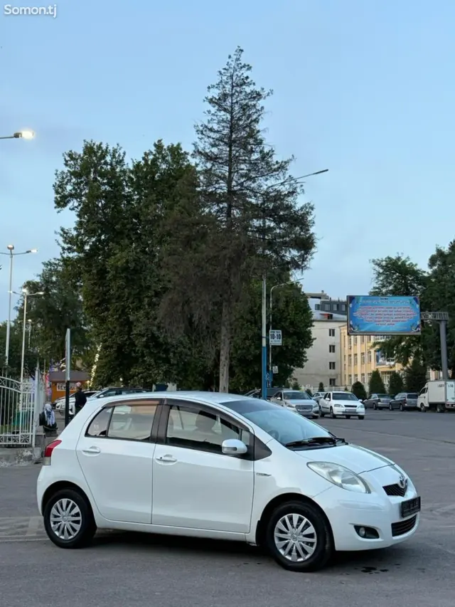 Toyota Vitz 2009 · 1.3 AT