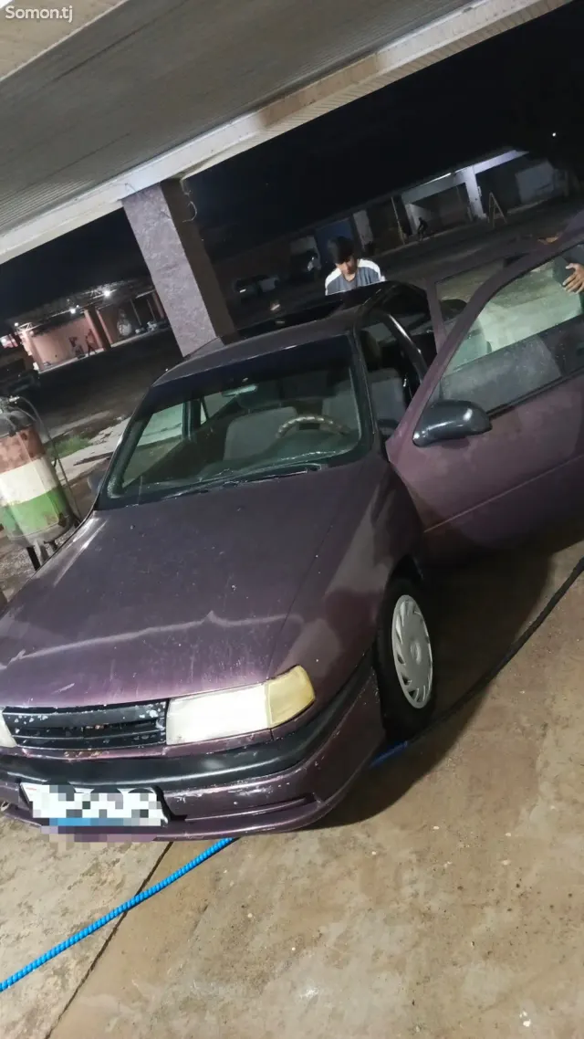 Opel Vectra A 1992 · 1.6 MT