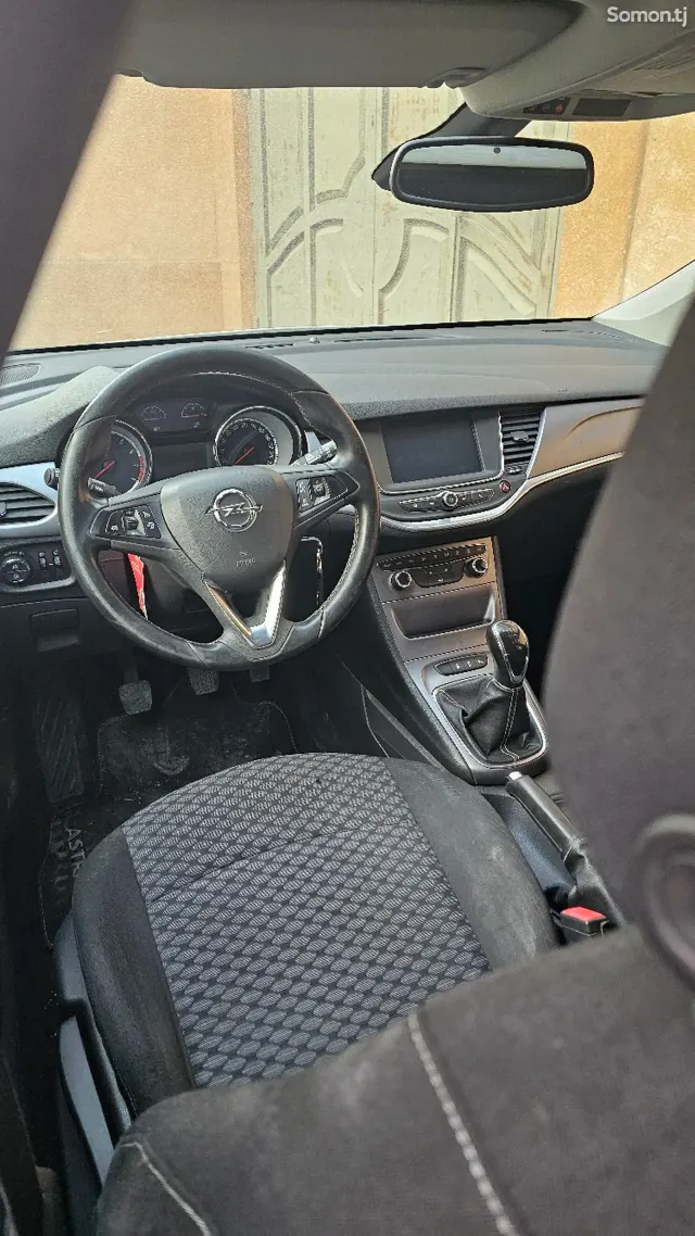 Opel Astra K 2016 · 1.4 MT