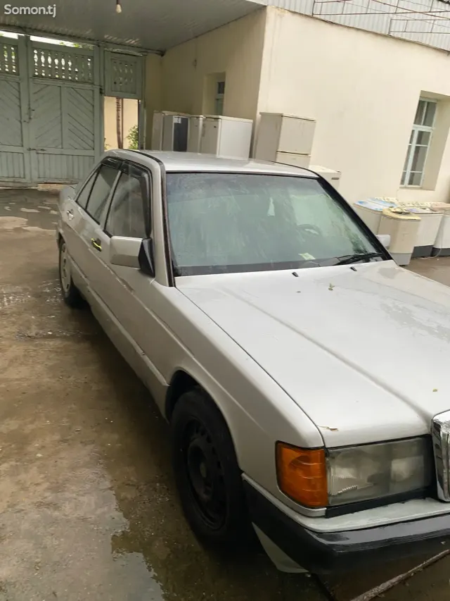 Mercedes-Benz W124 1989 · 2.0 MT