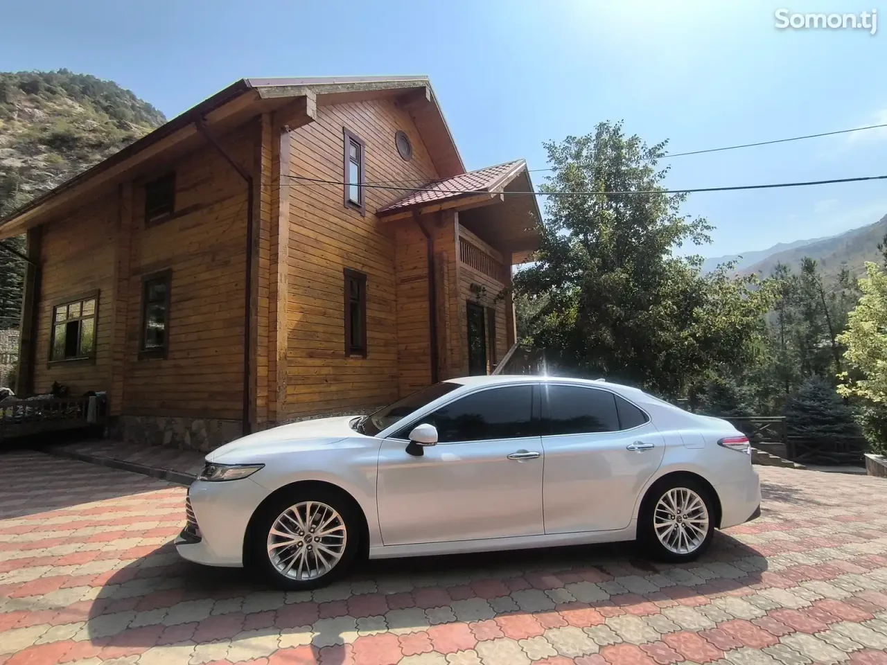 Toyota Camry 2019 · 2.5 AT