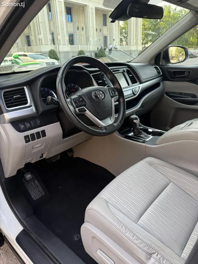 Toyota Highlander 2018 · 3.5 AT