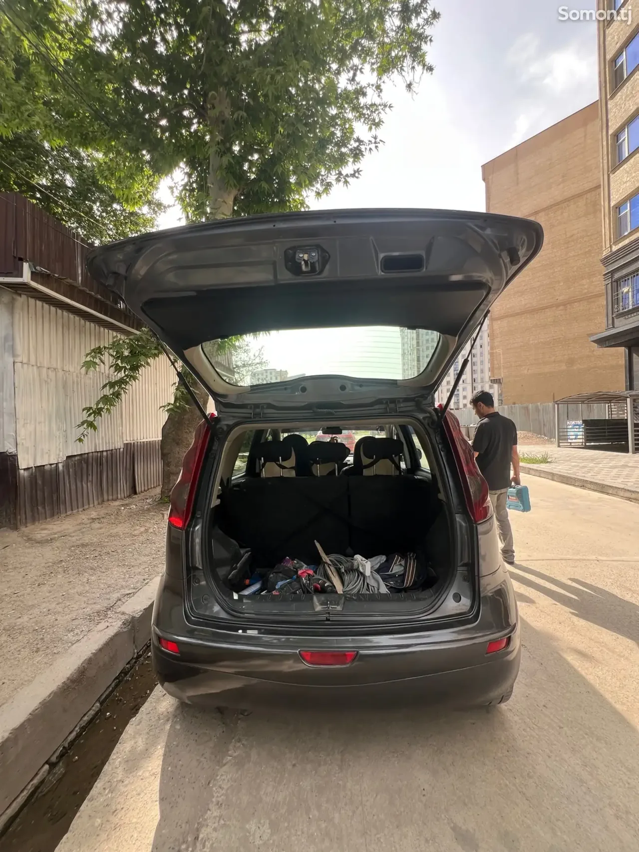 Nissan Note 2009 · 1.6 AT