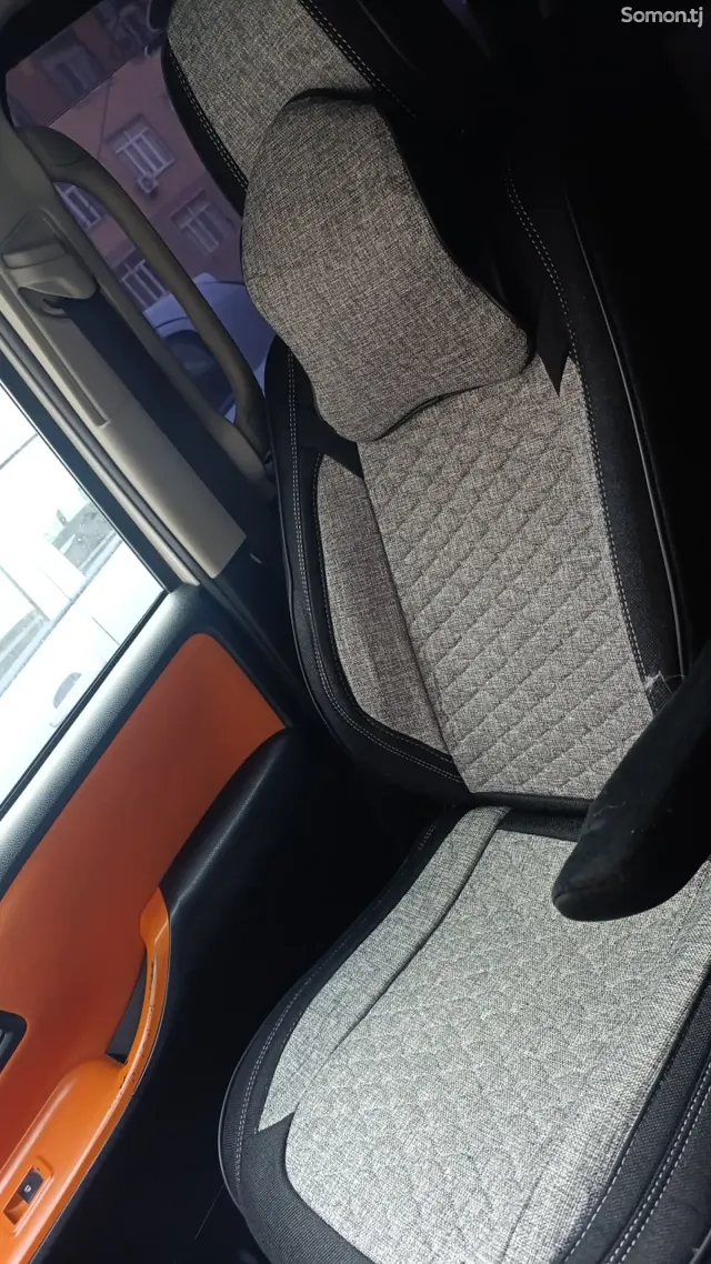 Toyota Voxy 2014 · 1.8 AT