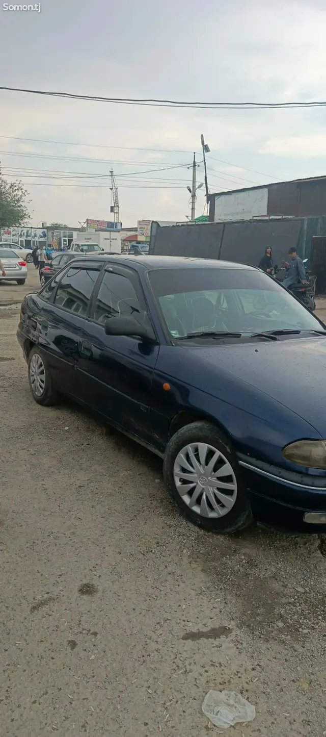 Opel Astra F 1996 · 1.6 MT