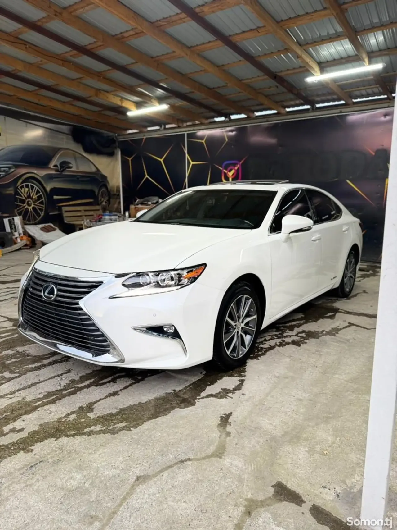 Lexus ES series 2017 · 3.0 AT