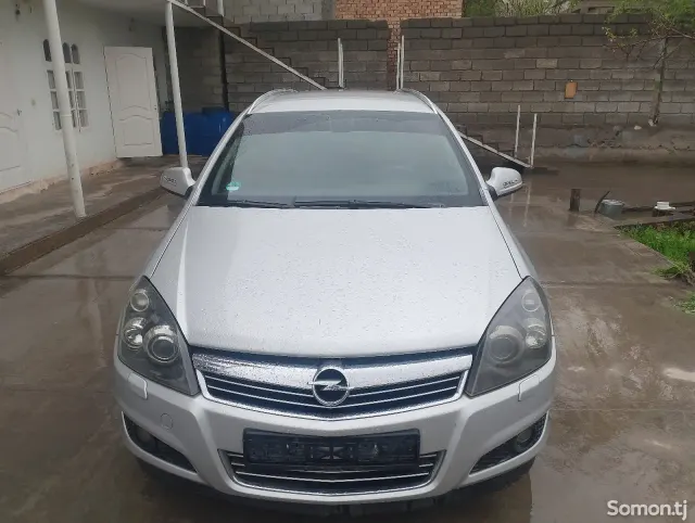 Opel Astra H 2010 · 1.7 MT