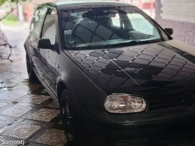 Volkswagen Golf 2001 · 1.4 MT