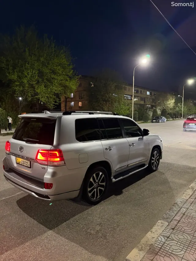 Toyota Land Cruiser 2018 · 4.7 AT