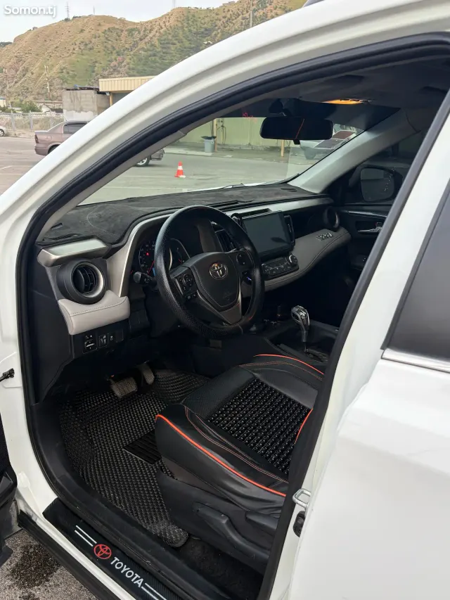 Toyota RAV 4 2014 · 2.5 AT