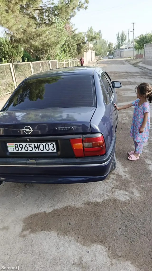 Opel Vectra A 1993 · 1.6 MT