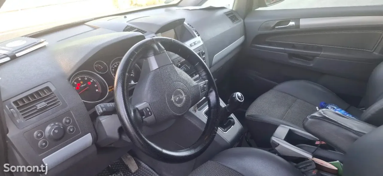 Opel Zafira 2007 · 1.8 MT