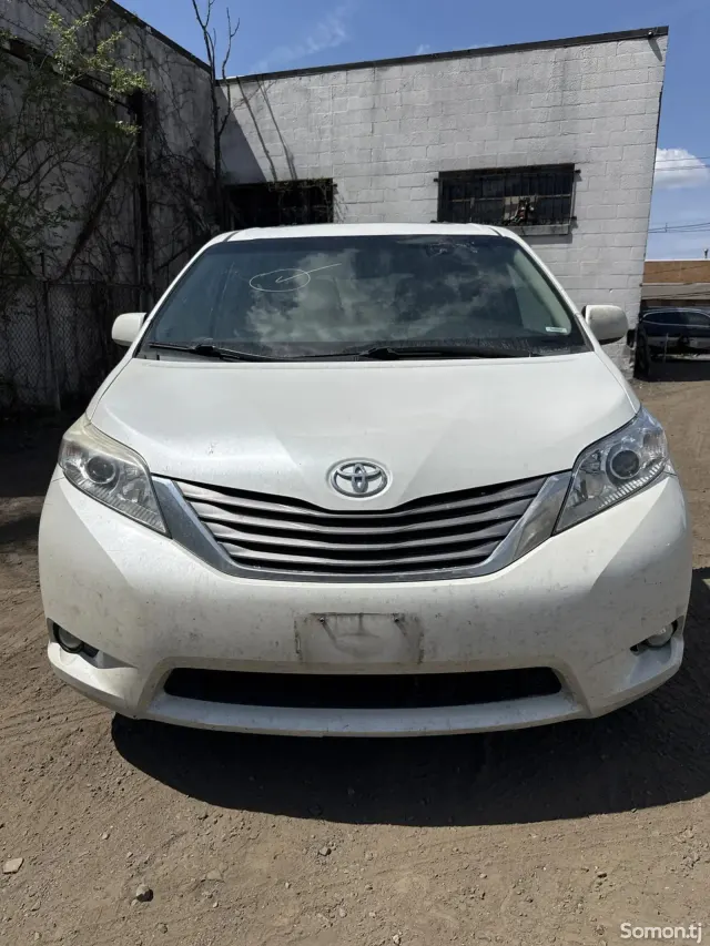 Toyota Sienna 2015 · 3.5 AT