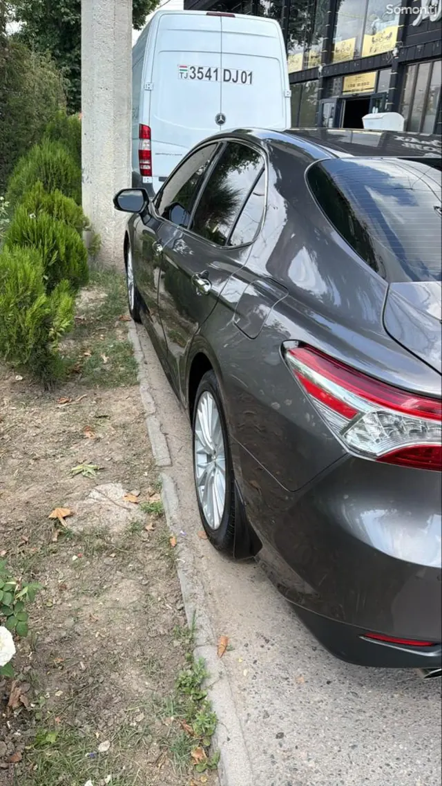 Toyota Camry 2018 · 2.5 AT