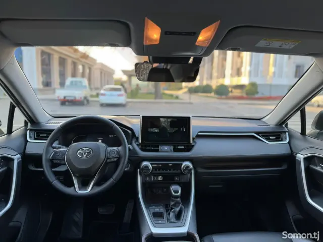 Toyota RAV 4 2021 · 2.5 AT