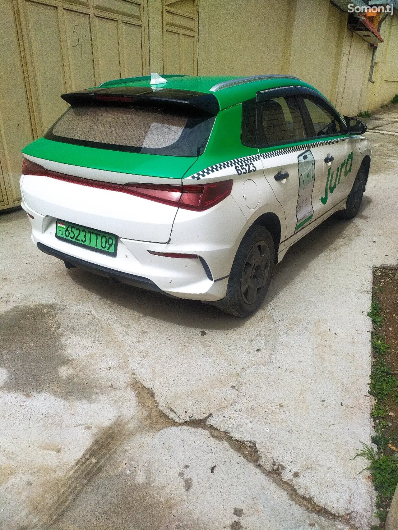 BYD E2 2023 · 2.8 AMT