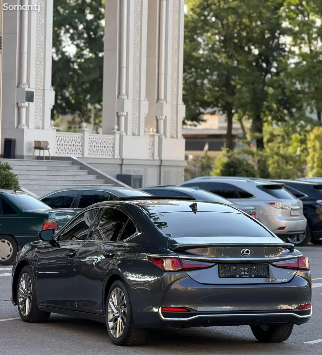 Lexus ES series 2022 · 2.5 AT