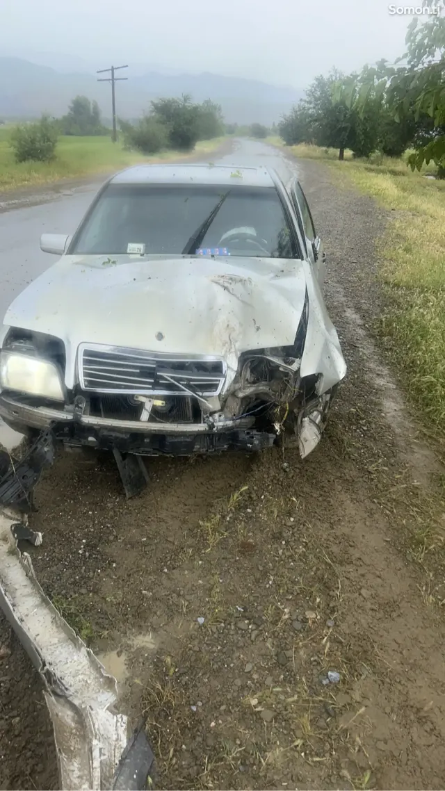 Mercedes-Benz C class 1994 · 2.4 MT
