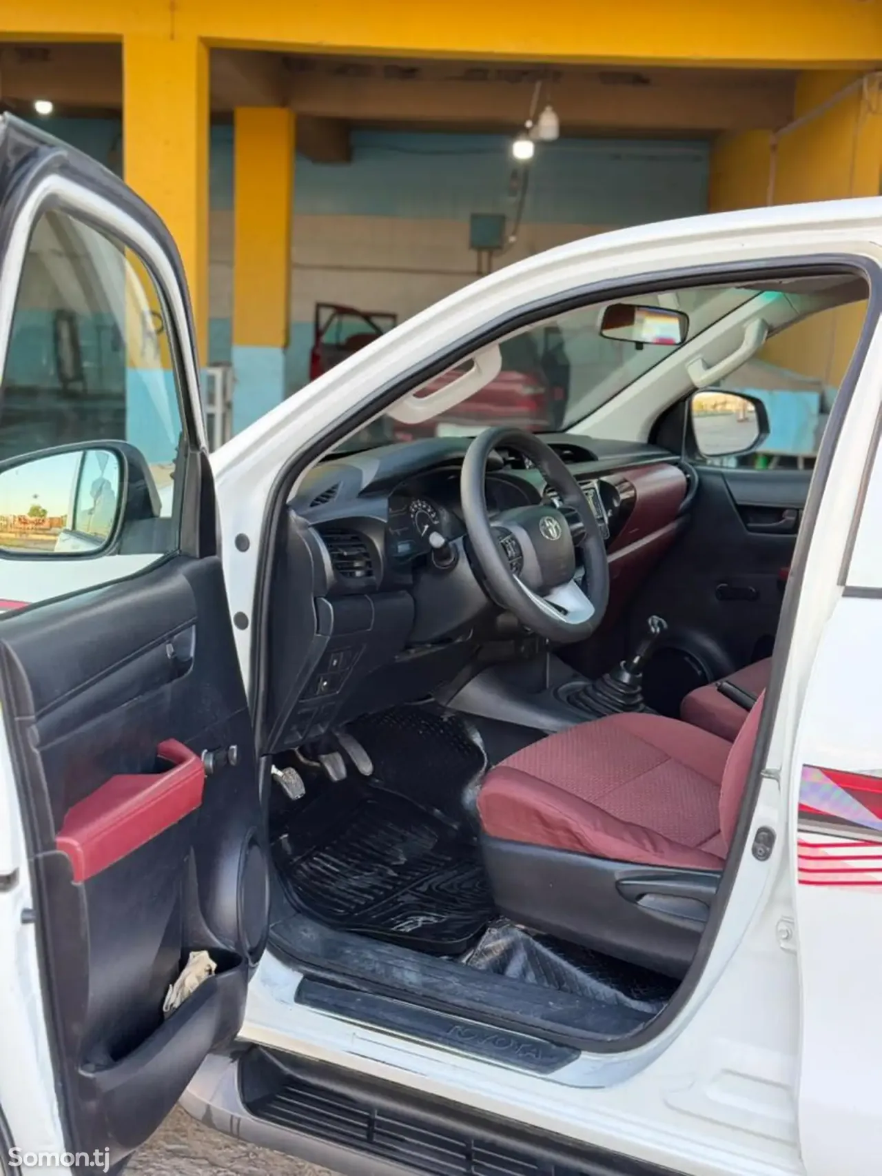Toyota Hilux 2018 · 2.7 MT