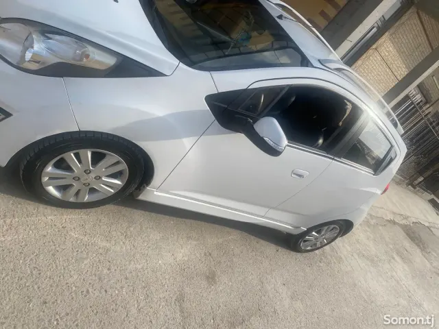 Chevrolet Spark 2016 · 1.1 AT