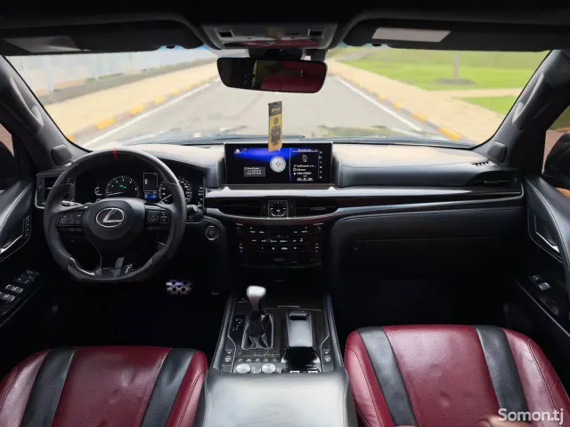 Lexus LX series 2017 · 5.7 AT