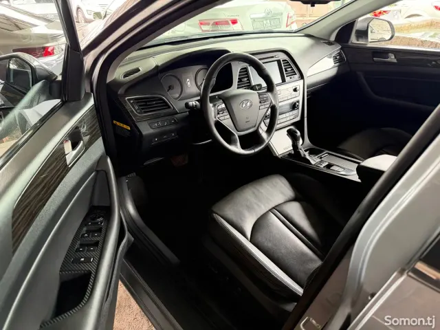 Hyundai Sonata 2014 · 2.4 AT
