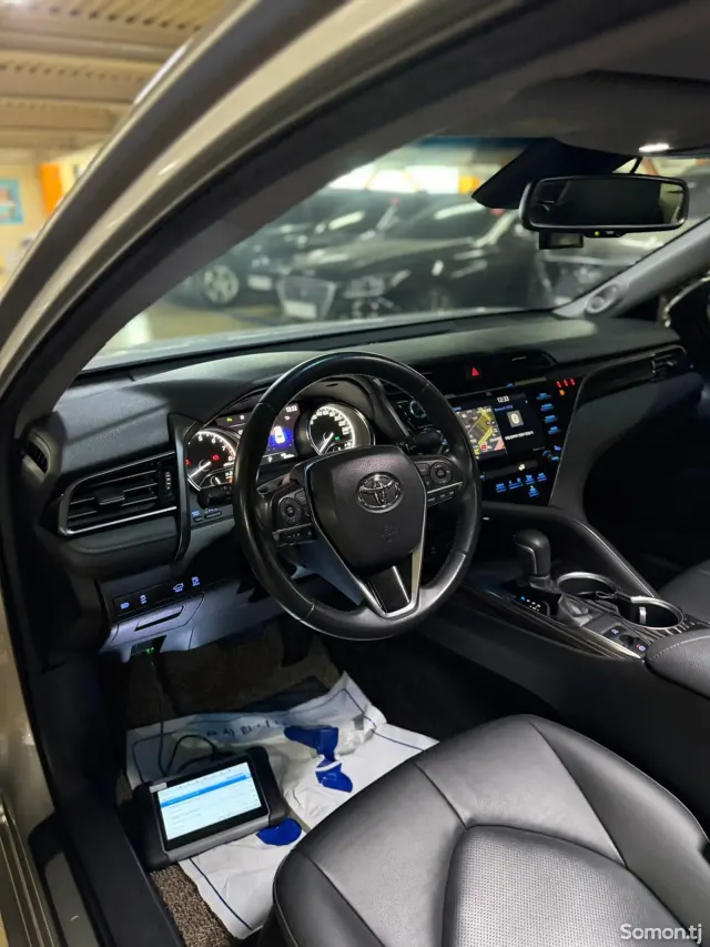 Toyota Camry 2019 · 2.5 AT