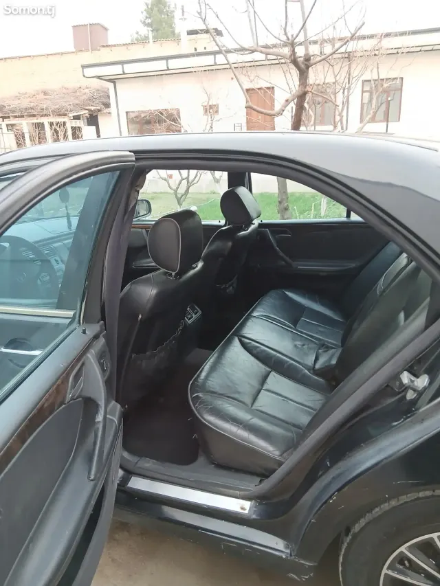 Mercedes-Benz E class 2000 · 2.0 AT