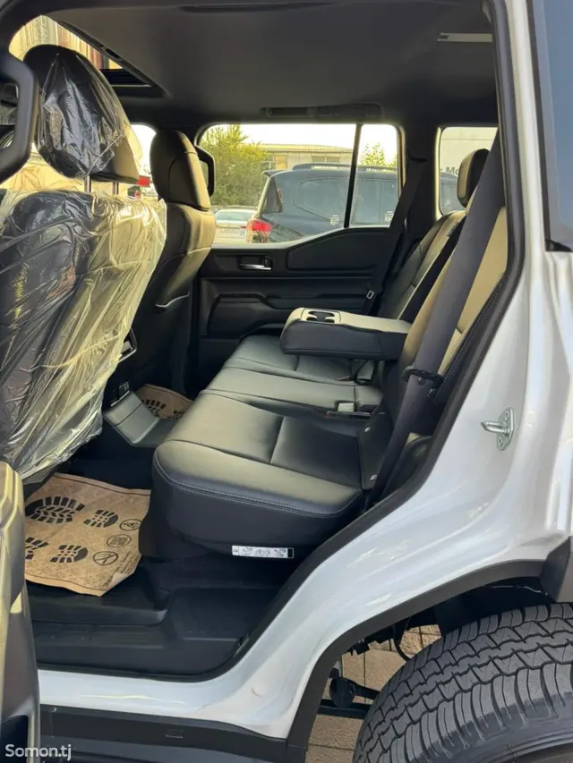 Toyota Land Cruiser Prado 2025 · 2.4 AT