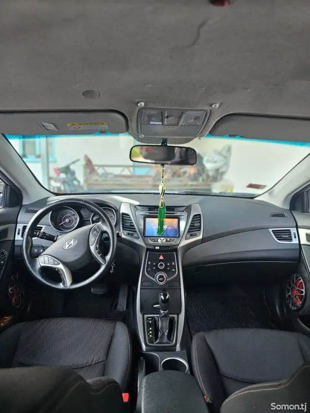 Hyundai Avante 2015 · 1.6 AT