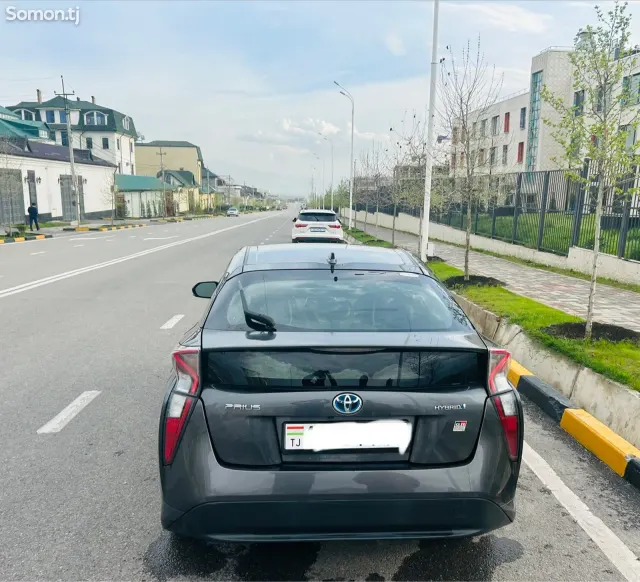 Toyota Prius 2016 · 1.8 AT