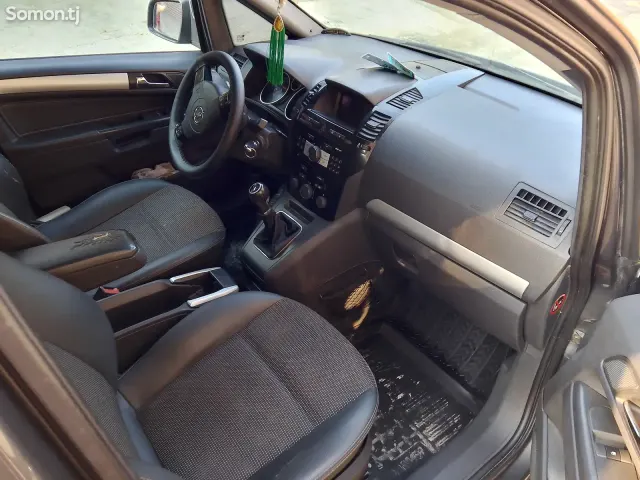 Opel Zafira 2010 · 1.8 MT