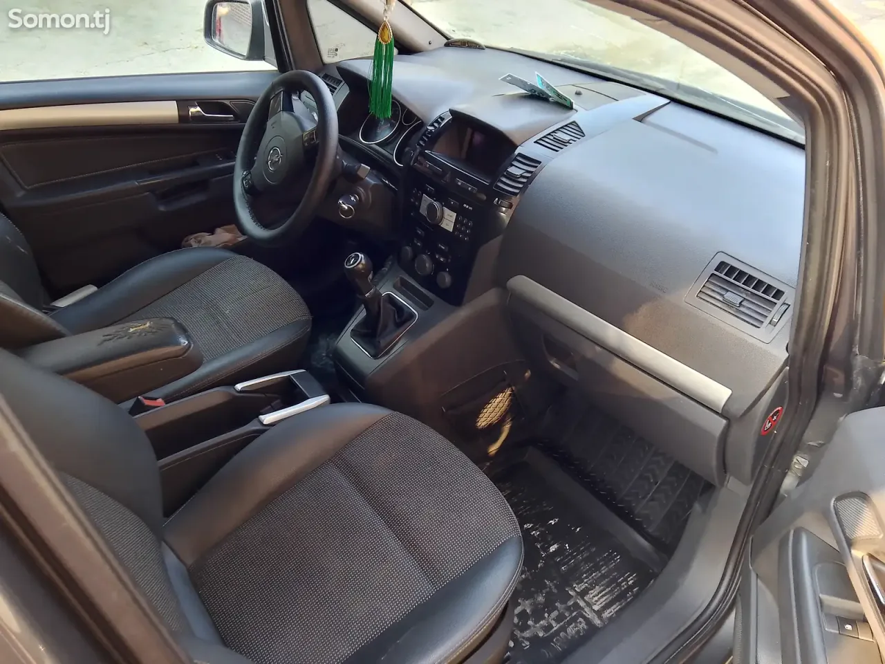 Opel Zafira 2010 · 1.8 MT