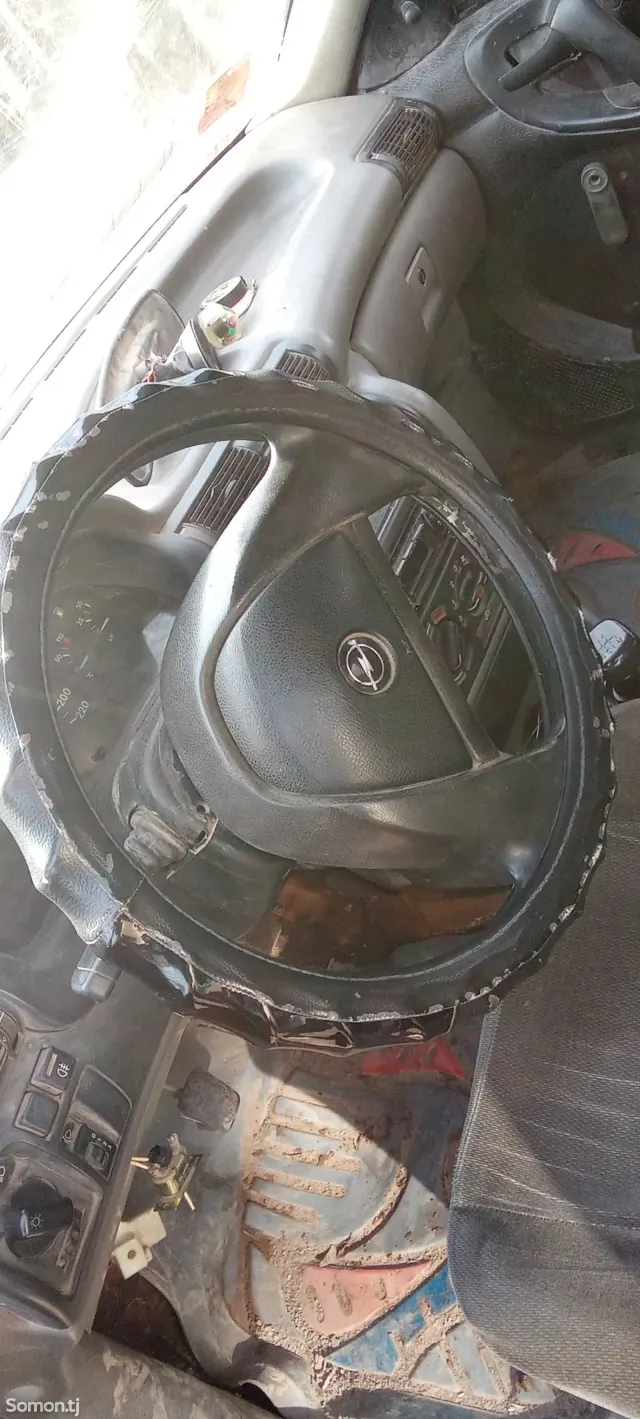 Opel Astra F 1992 · 1.6 MT