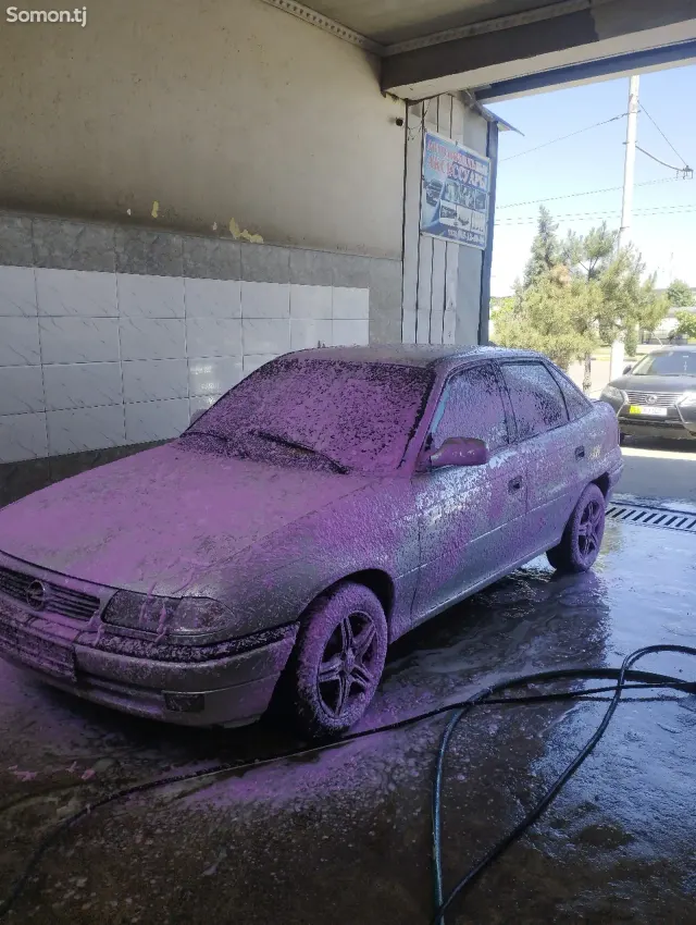 Opel Astra F 1994 · 1.6 MT