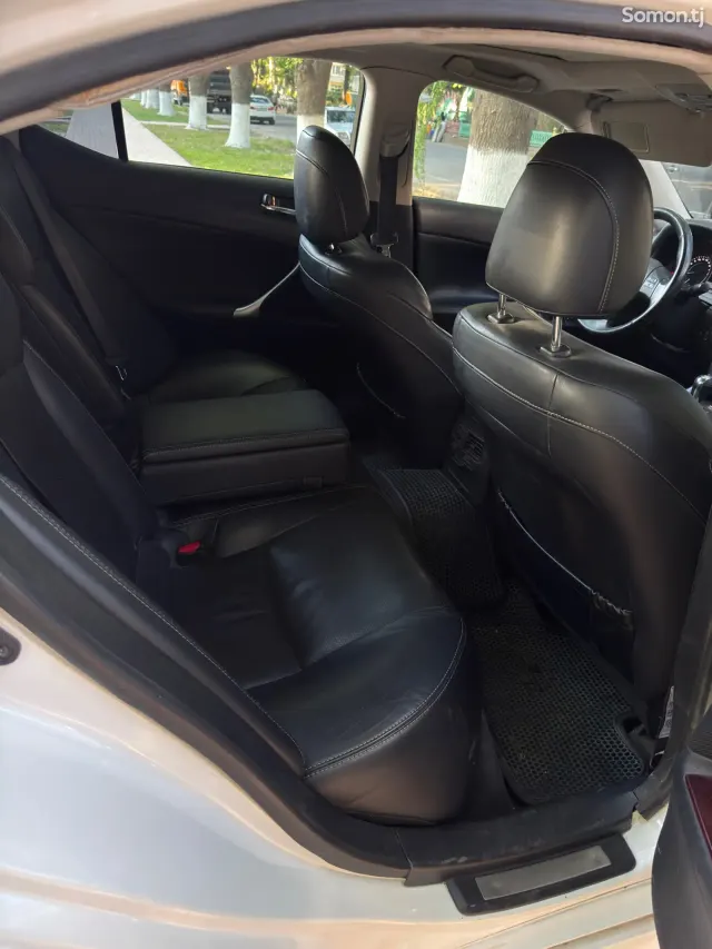Lexus IS series 2009 · 2.5 AT