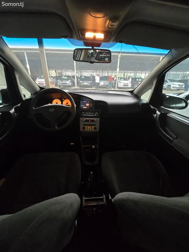 Opel Zafira 2003 · 1.8 MT