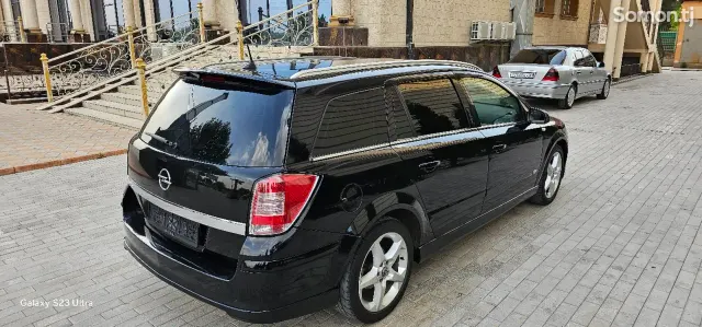 Opel Astra H 2008 · 1.6 MT