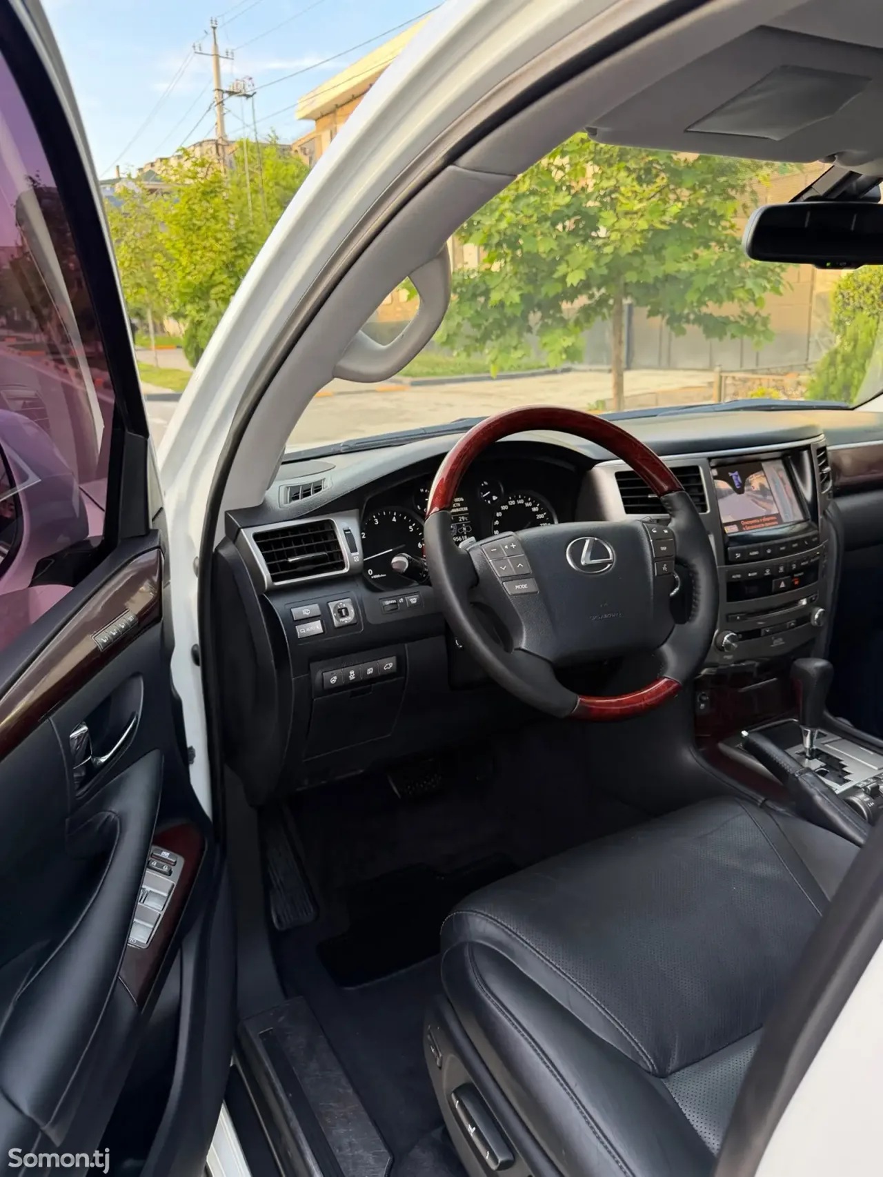 Lexus LX series 2013 · 5.7 AT