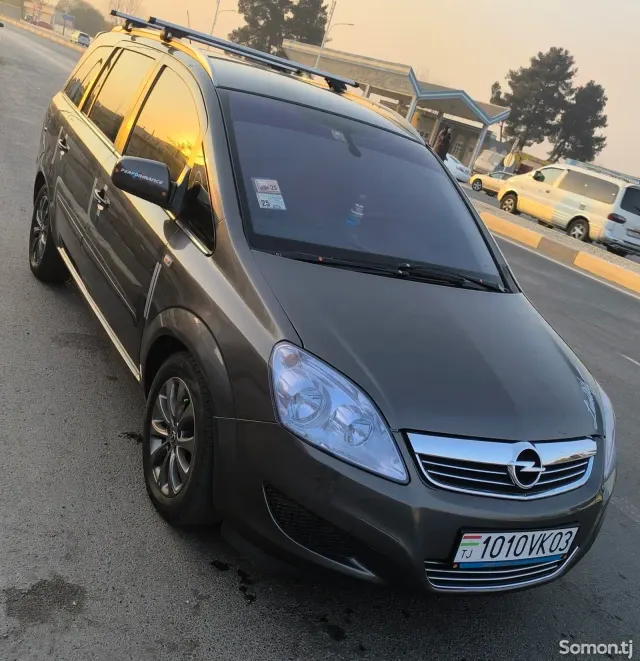 Opel Zafira 2010 · 2.2 AT