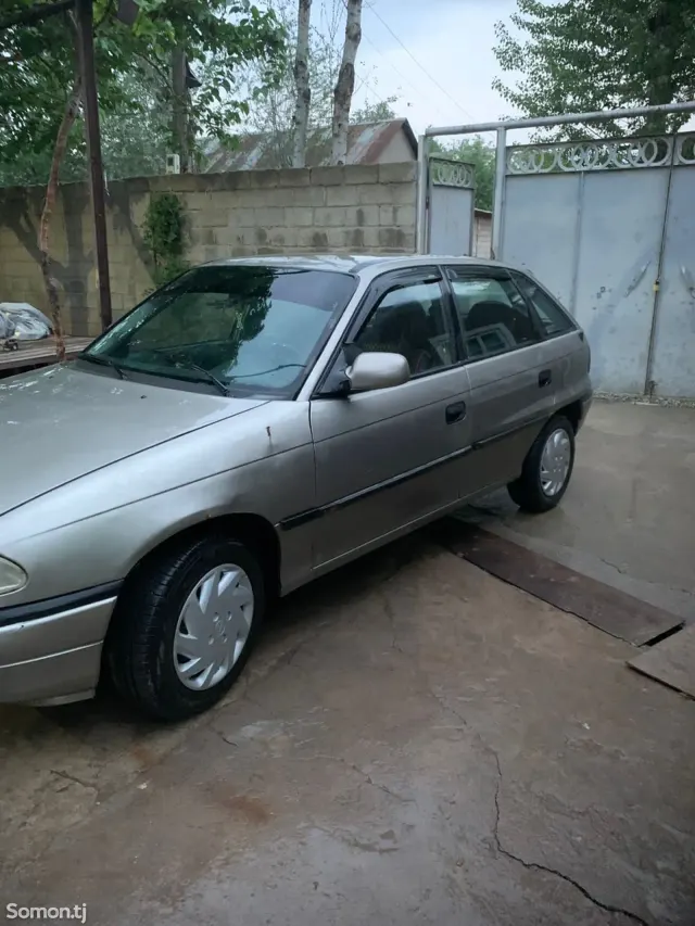 Opel Astra F 1996 · 1.6 MT