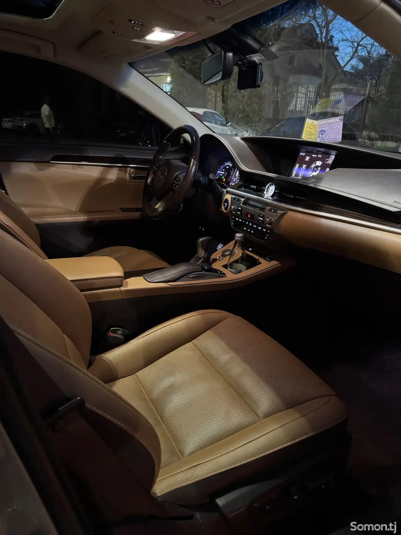 Lexus ES series 2017 · 2.5 AT