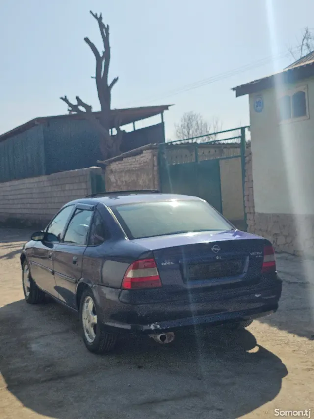 Opel Vectra B 1995 · 1.6 MT