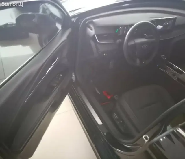 Toyota Camry 2025 · 2.0 AT