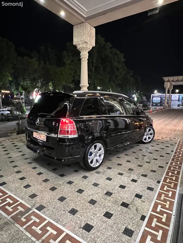 Opel Zafira 2006 · 1.8 MT